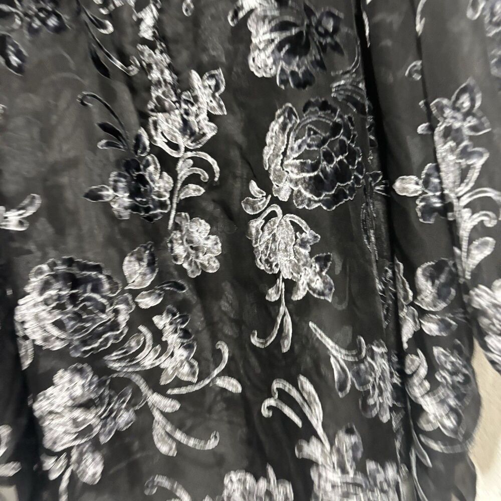 Torrid Harper Burnout Black Velvet Rose Floral Pullover Blouse 3/4 Sleeve Size 4 - Picture 3 of 9